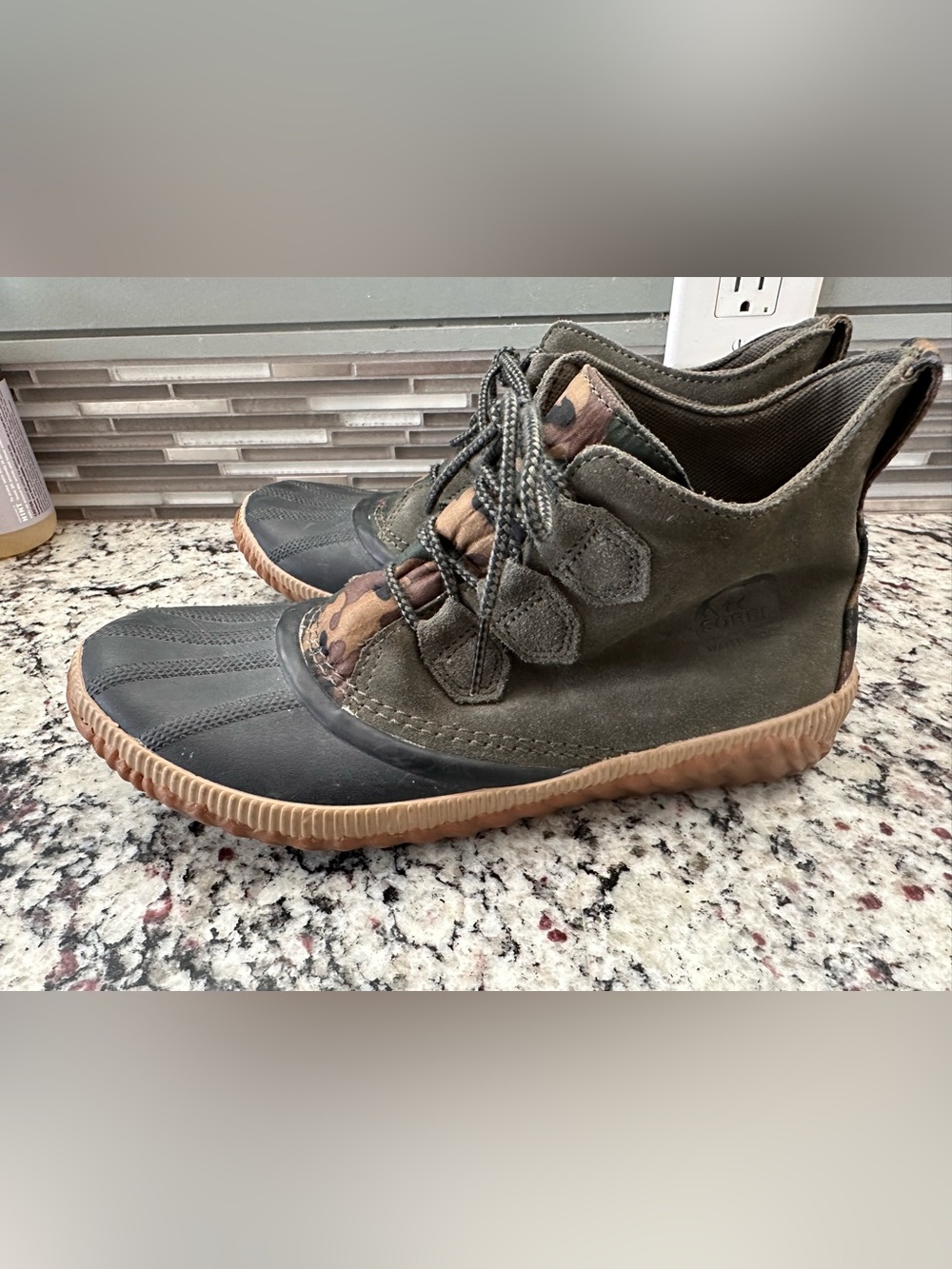 Sorel Out N About Shoes Womens Size 8 Green Camo Waterproof Duck Boots Lace Up